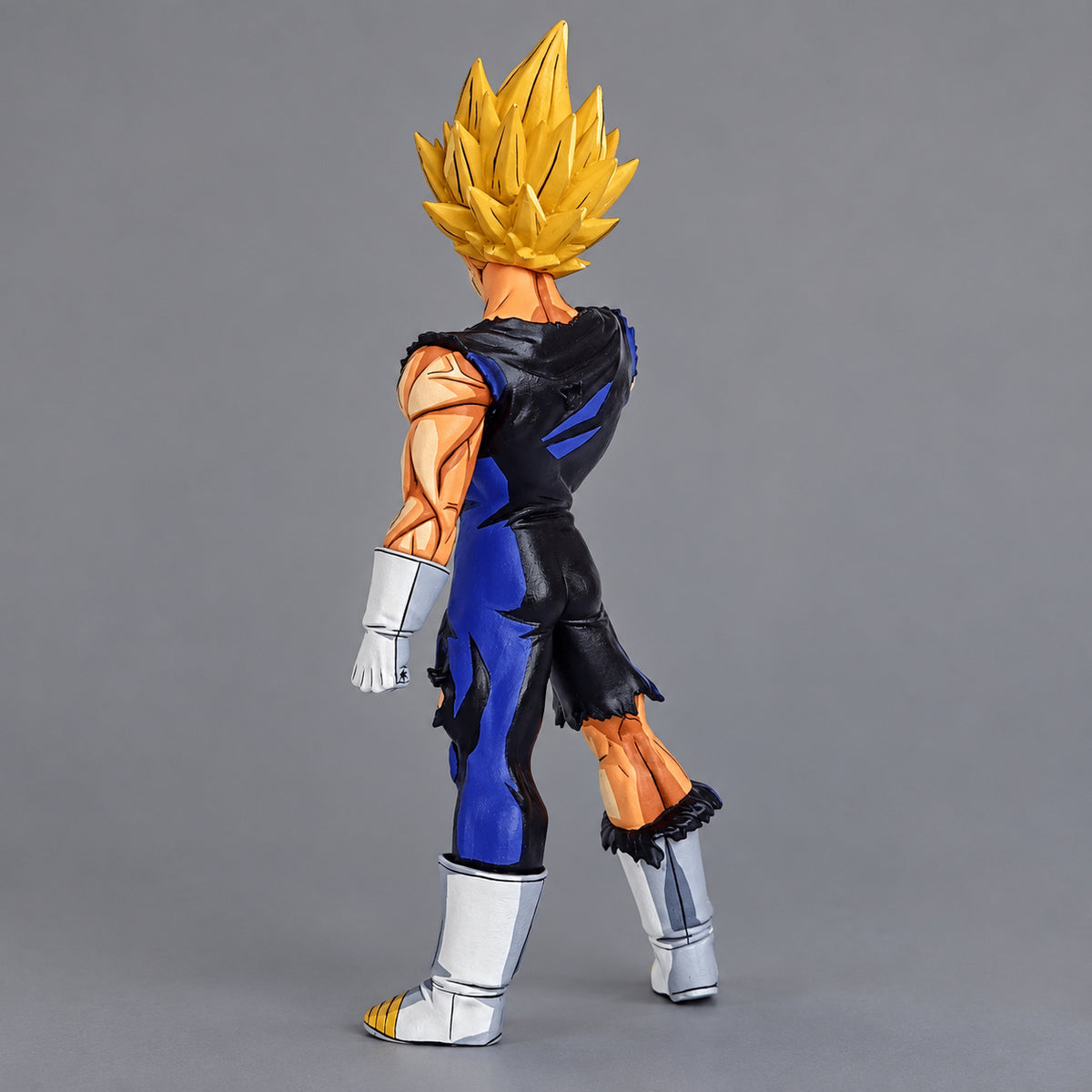 Prize G Majin Vegeta SSJ Figure Repaint — Photographed rear view