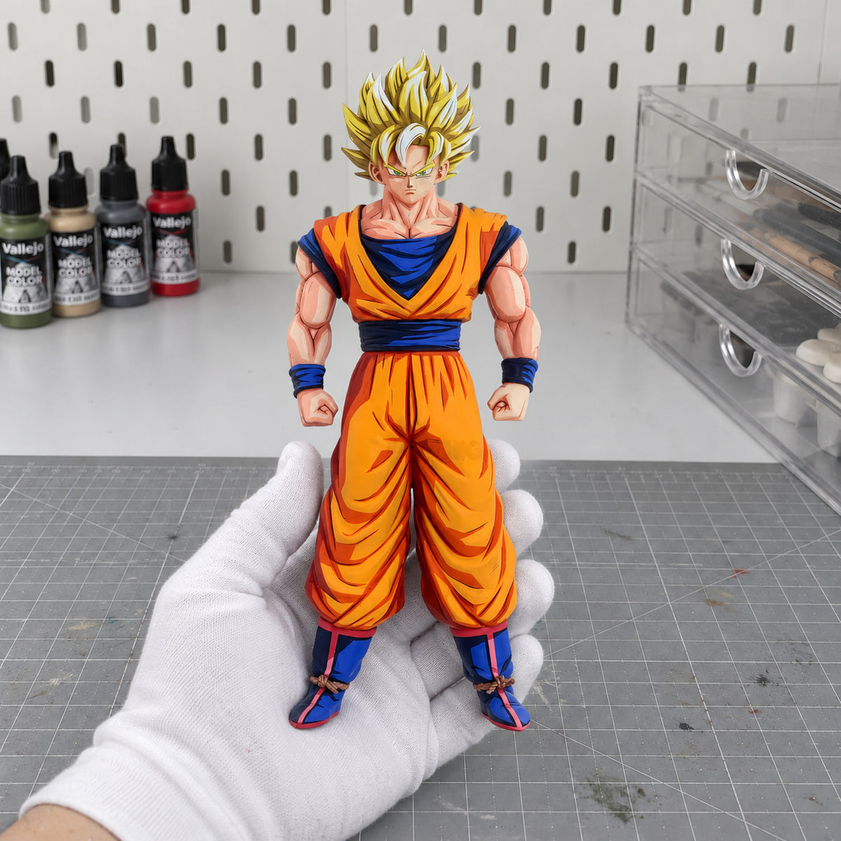 2D Anime Dragon Ball Super Saiyan Son Goku Figure Repaint — workshop view