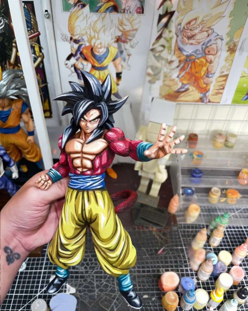 27CM Dragon Ball Z Son Goku SSJ4 Figure Repaint