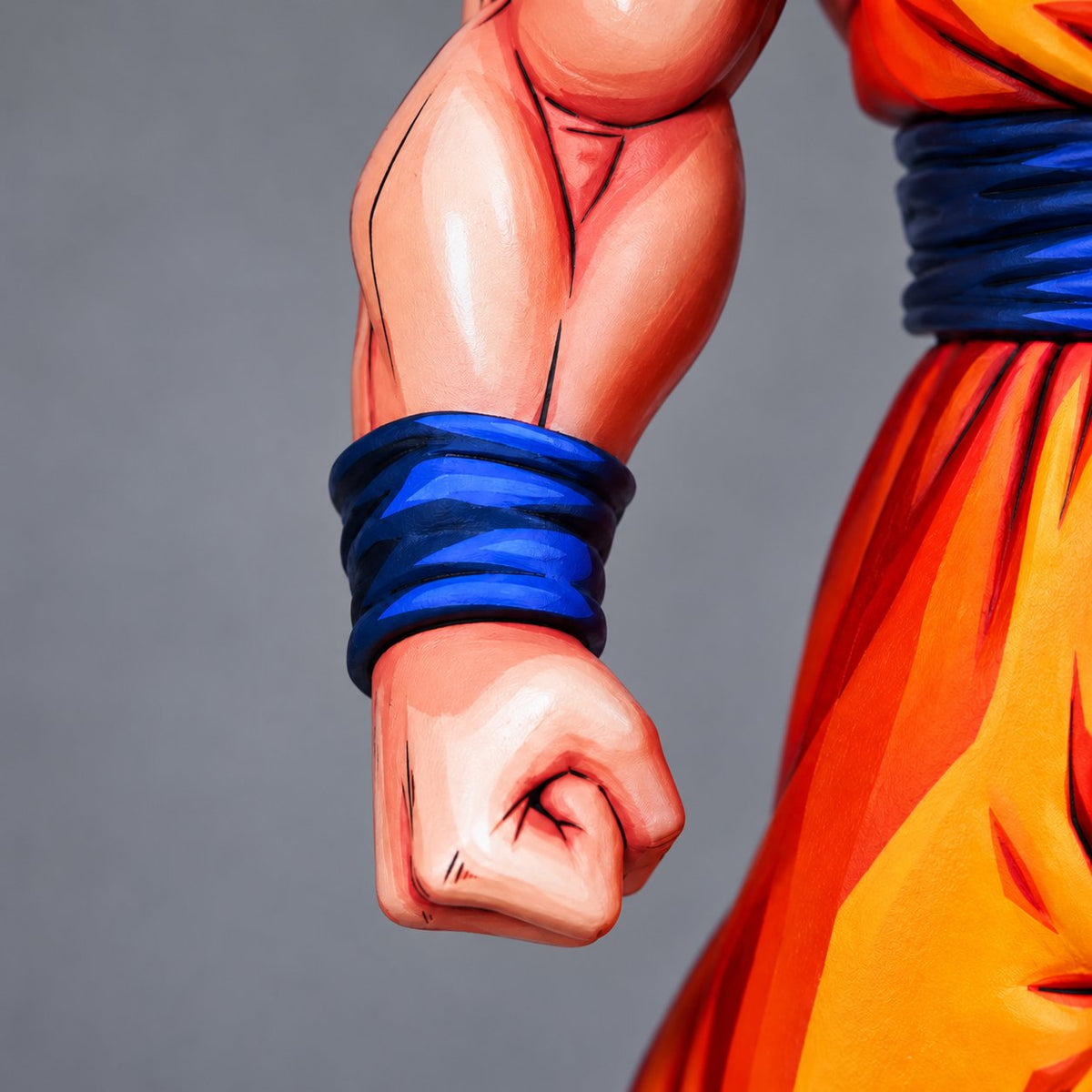Dragon Ball Super Saiyan 2 Son Goku Figure Repaint — 31 cm Standing Pose — arm detail
