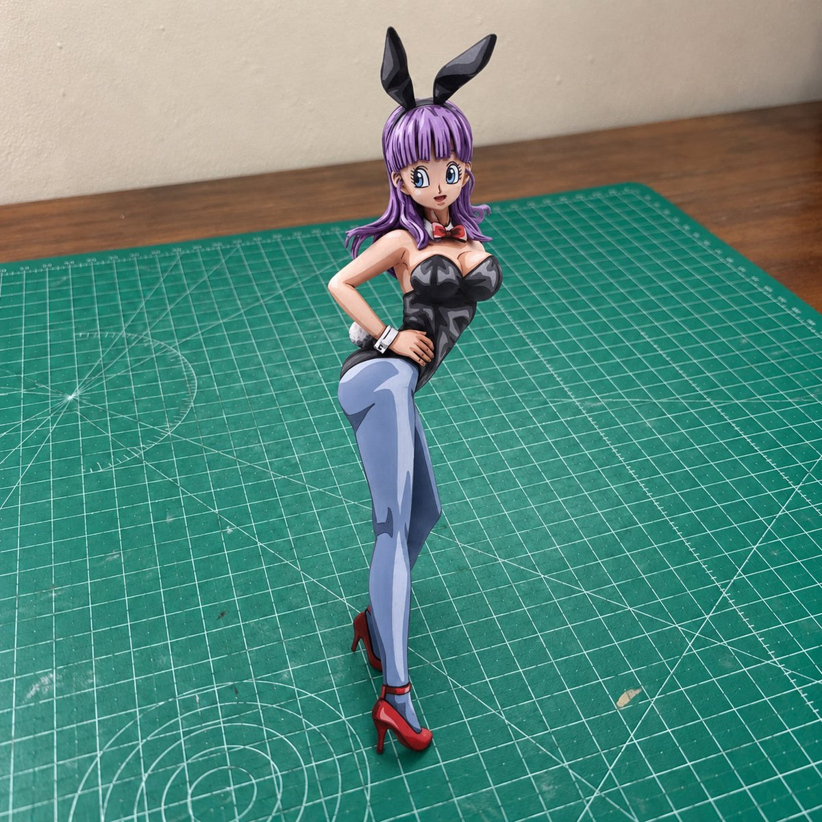 Comic Colour Dragon Ball Bulma Anime Figure Repaint — workshop view