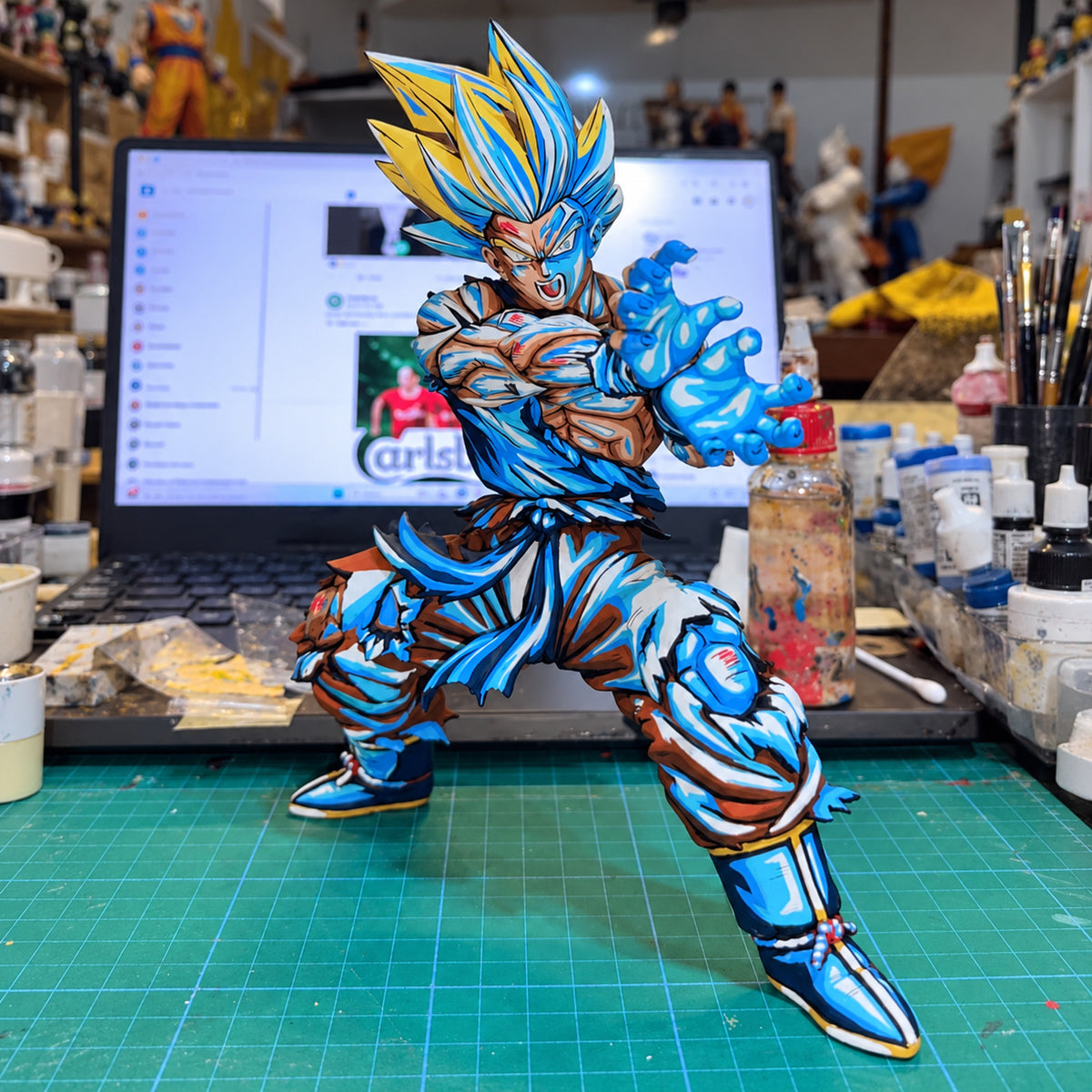 Dragon Ball Kamehameha Son Goku Super Saiyan Figure Repaint — hand or studio view